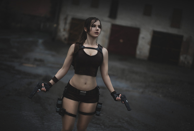 Model Cosplay Gun Lara Croft