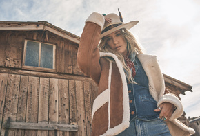 Lainey Wilson, country music star, Yellowstone, Wrangler collections