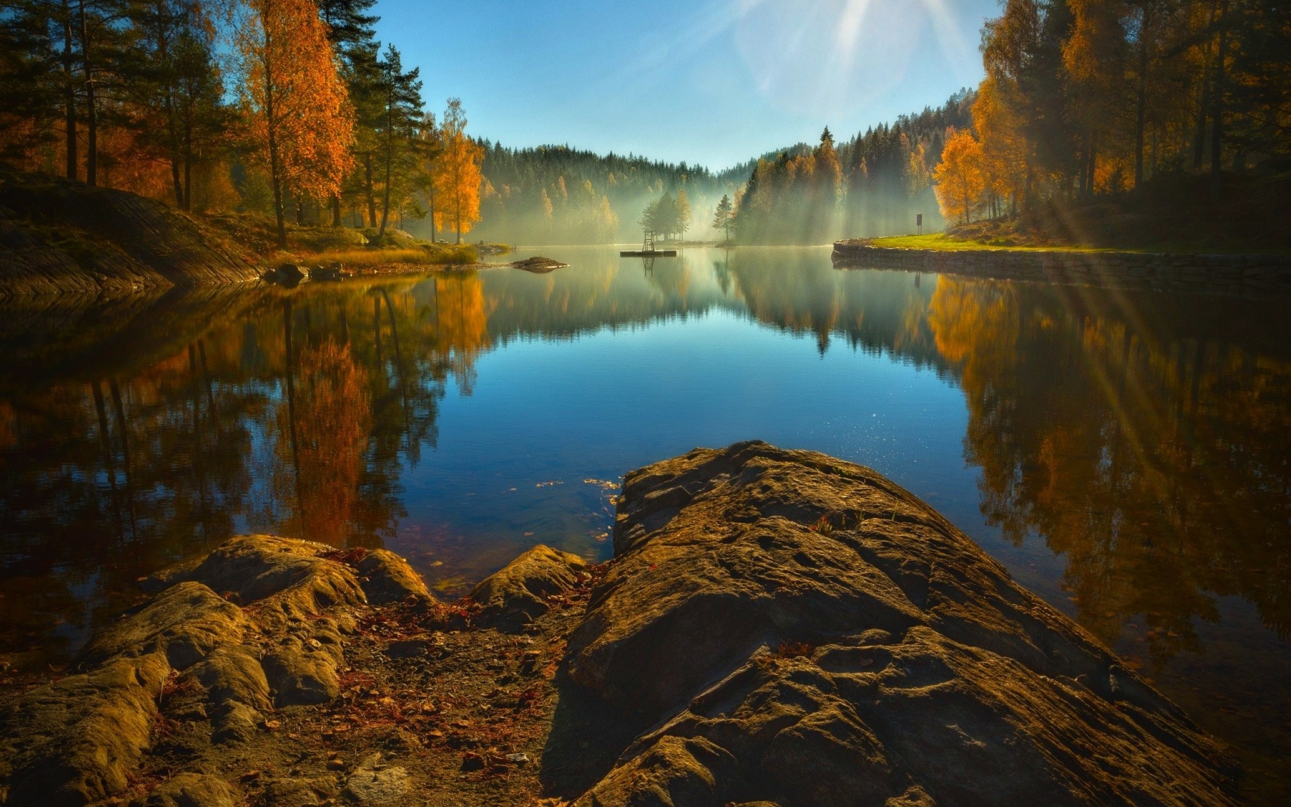 Отражение Осени В Воде Фото