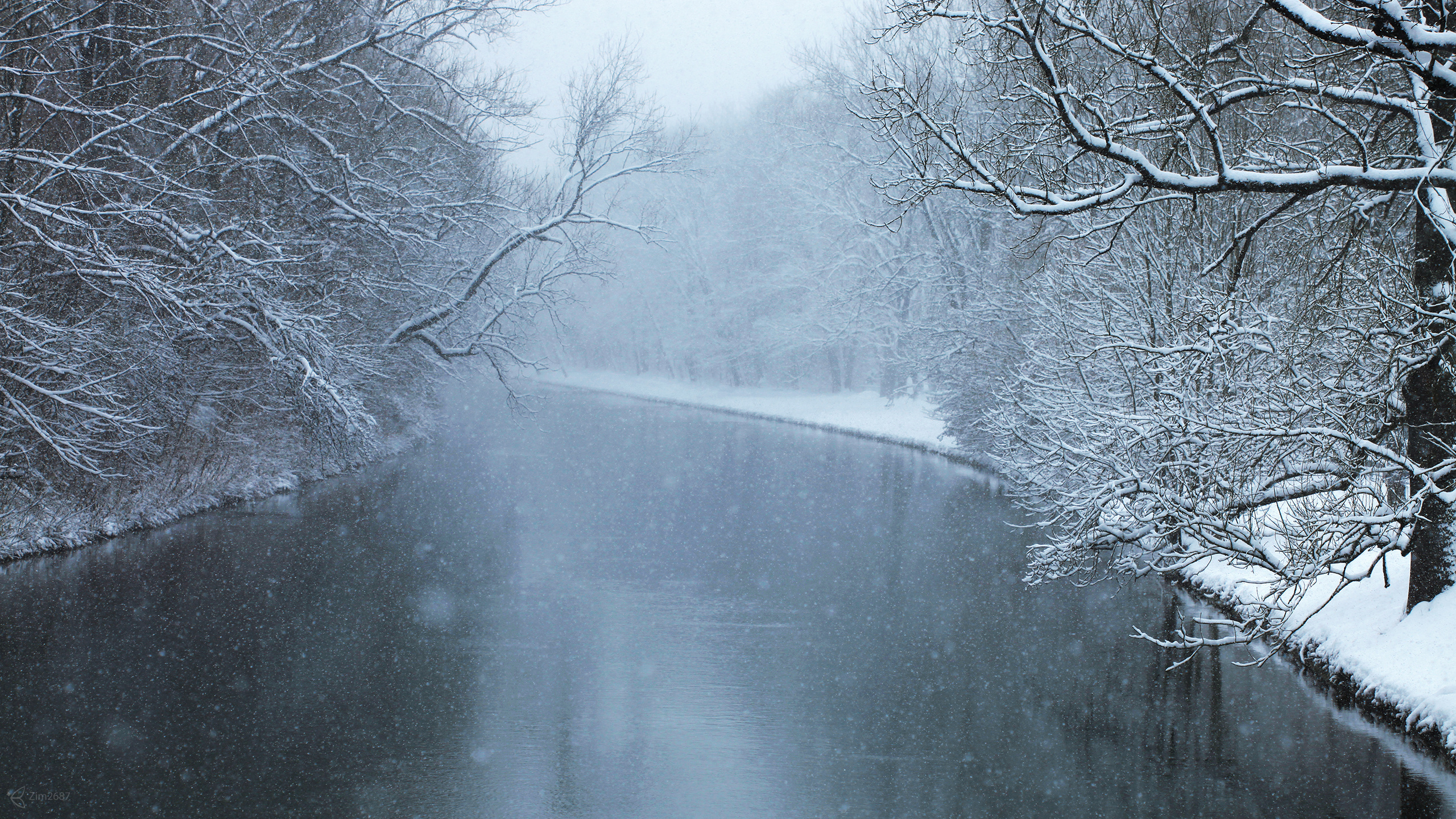 Cold winter. Река Лойзах Германия зима. Холодная река. Ледяная река в лесу. Снегопад река.