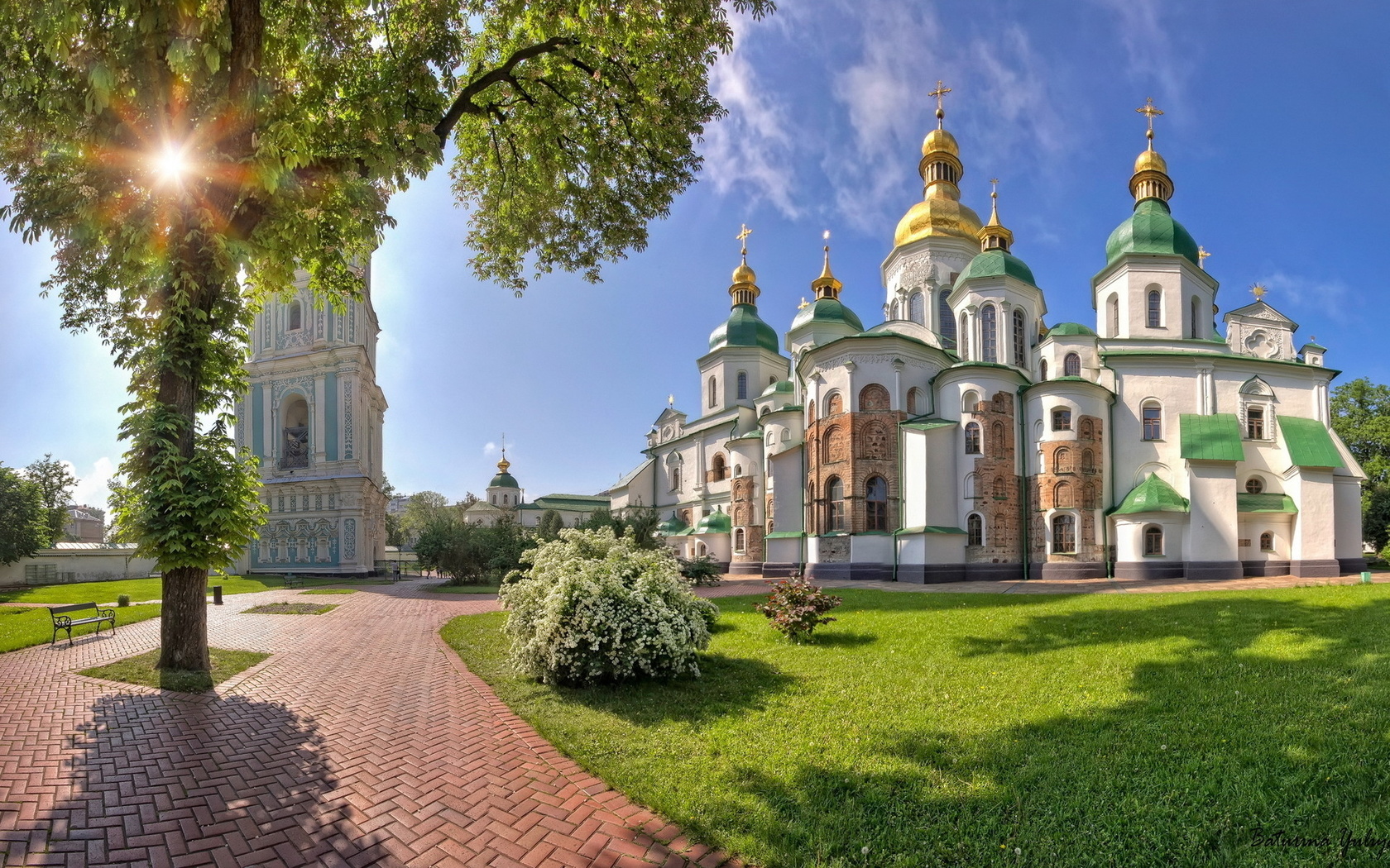 Собо. Софийский собор в Киеве. Софийский собор и Церковь в Киеве. Софиевский собор Киев русская православная Церковь. Собор София Печерского монастыря.