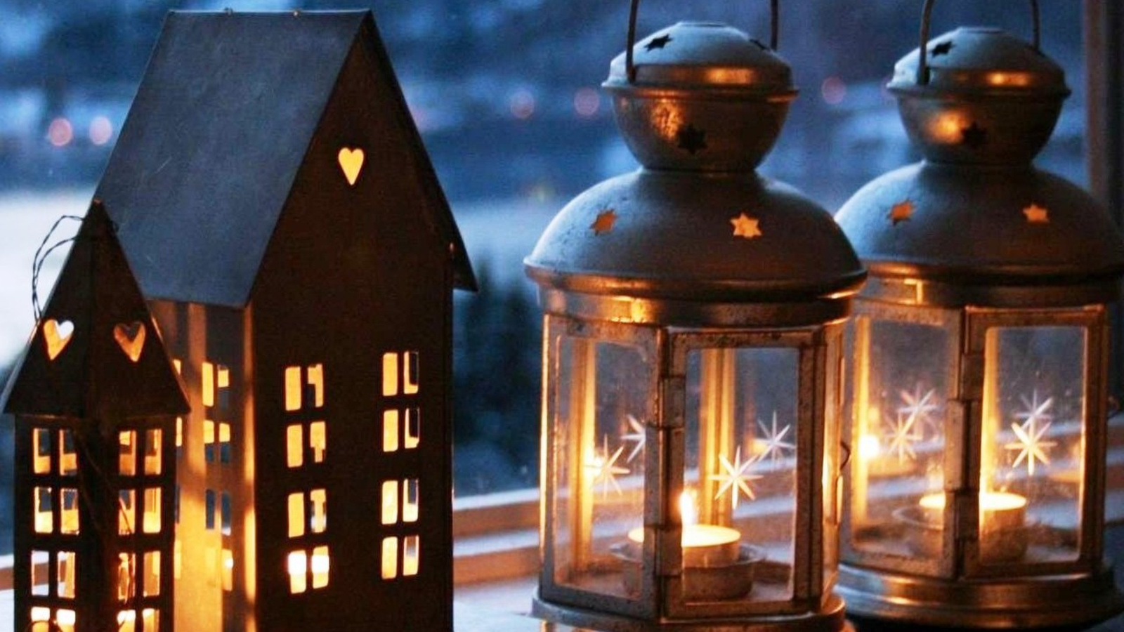 Уютный домик с фонариками