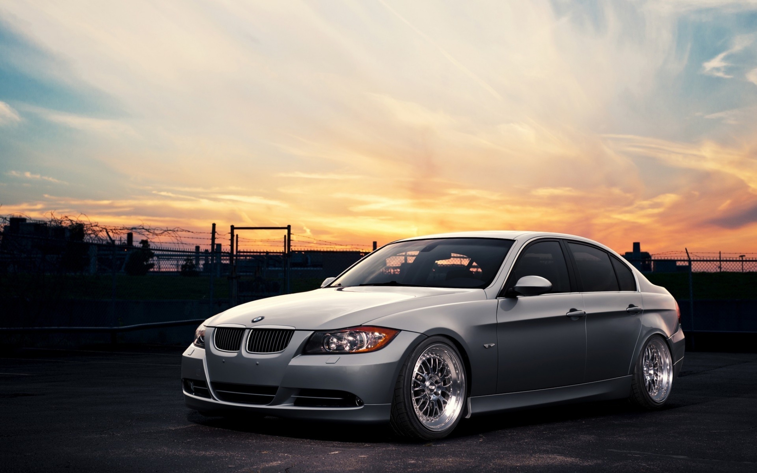 Бмв фон. BMW e90. BMW 335xi e90. BMW e90 серая. BMW 3 e90 серая.