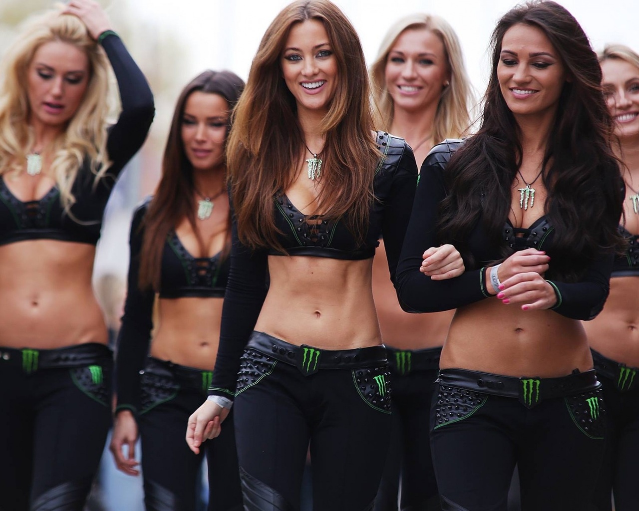 Pictures girls video forum. Ирландские девушки брюнетки. Ирландские девушки с 3 размером. Monster Energy группа поддержки. Милитари герлз.