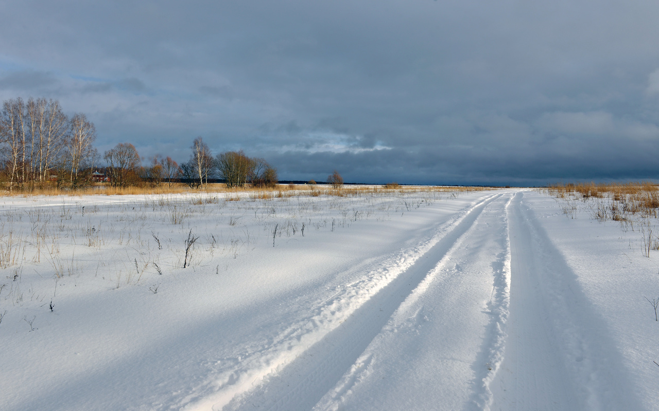 Дорога в поле зимой