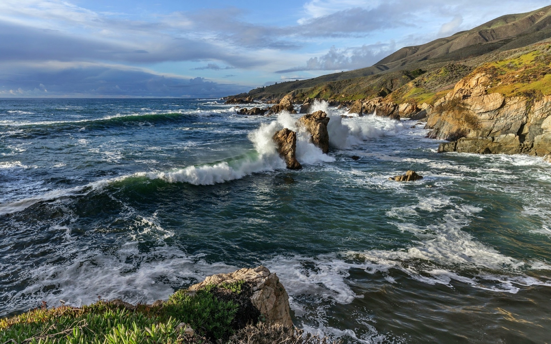 скалистые морские берега