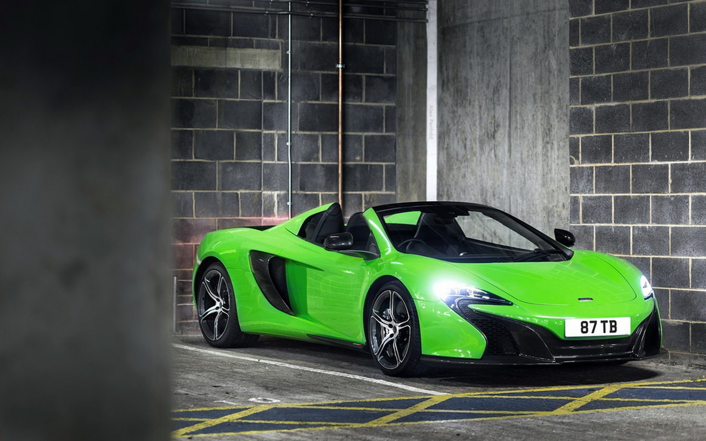 Шикавто. MCLAREN 650s салатовый. MCLAREN 650s зеленый. Green SLR Mercedes. Ярко зеленый спорткар.