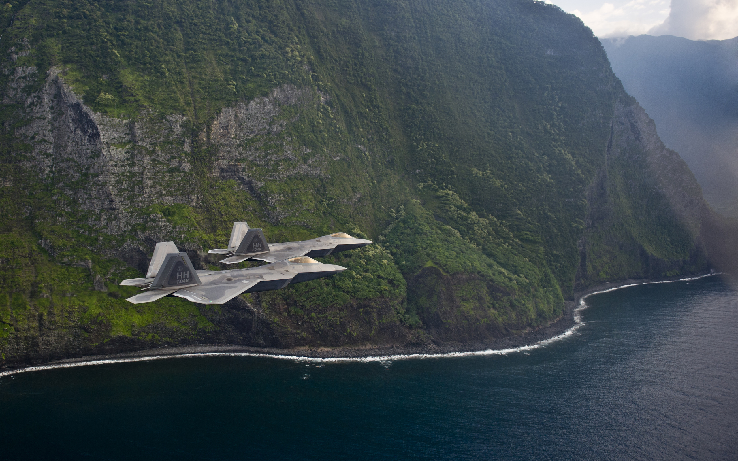 Mountain plane. F22 Raptor. Самолет в горах. Самолет море горы. Самолет над горами.