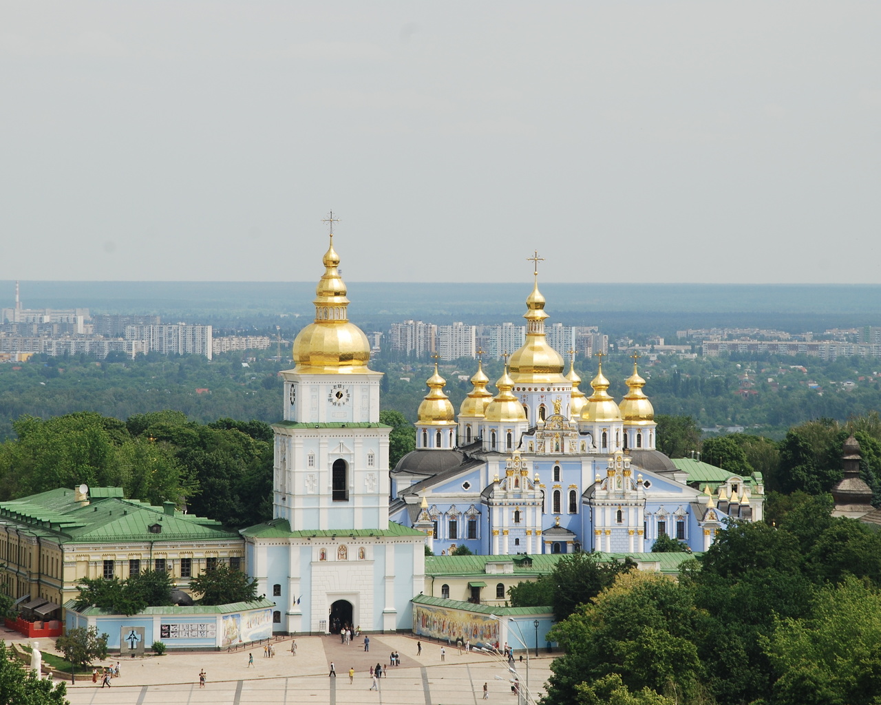 Фотки украины. Михайловский Златоверхий монастырь. Михайловский Златоверхий собор в Киеве. Собор Архангела Михаила Михайловского Златоверхого монастыря Киев. Собор Михайловского Златоверхого монастыря.