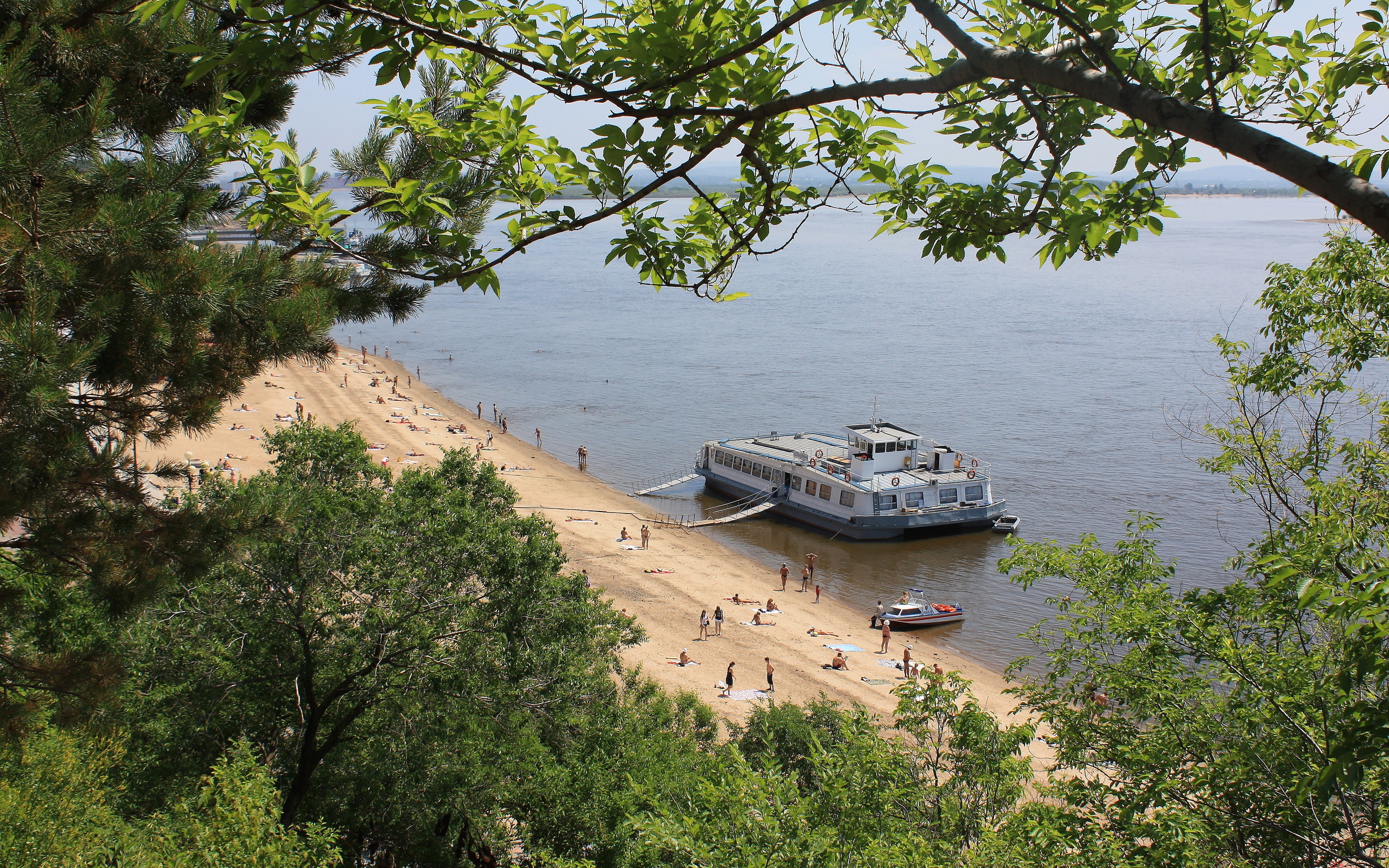 Пляж комсомольск. Берег реки Амур. Река Амур Хабаровск. Берег Амура Хабаровск. Пляж река Амур Хабаровск.