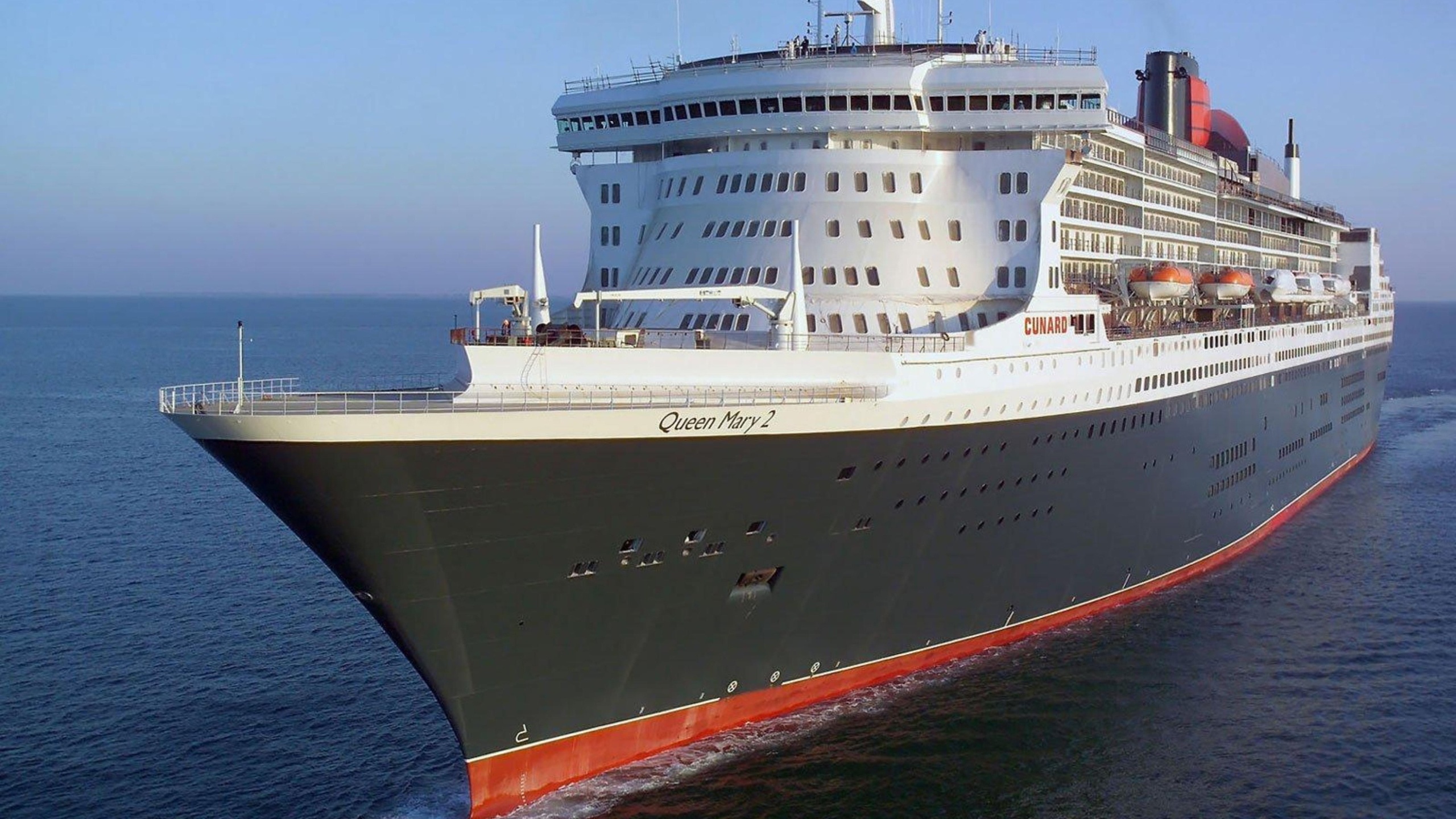 Поднялись корабли. Океанский лайнер Queen Mary 2. Океанский лайнер куин Мэри. Круизный лайнер Queen Mary 1. Теплоход Квин Мэри.