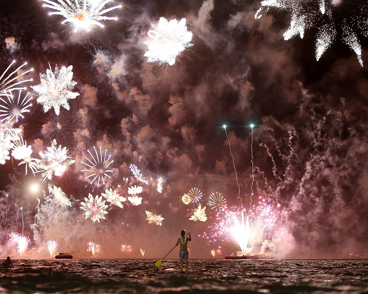 New year eve. Красивый салют. Праздничный фейерверк новый год. Фейерверк в Бразилии. Новогодние фейерверки в Бразилии.