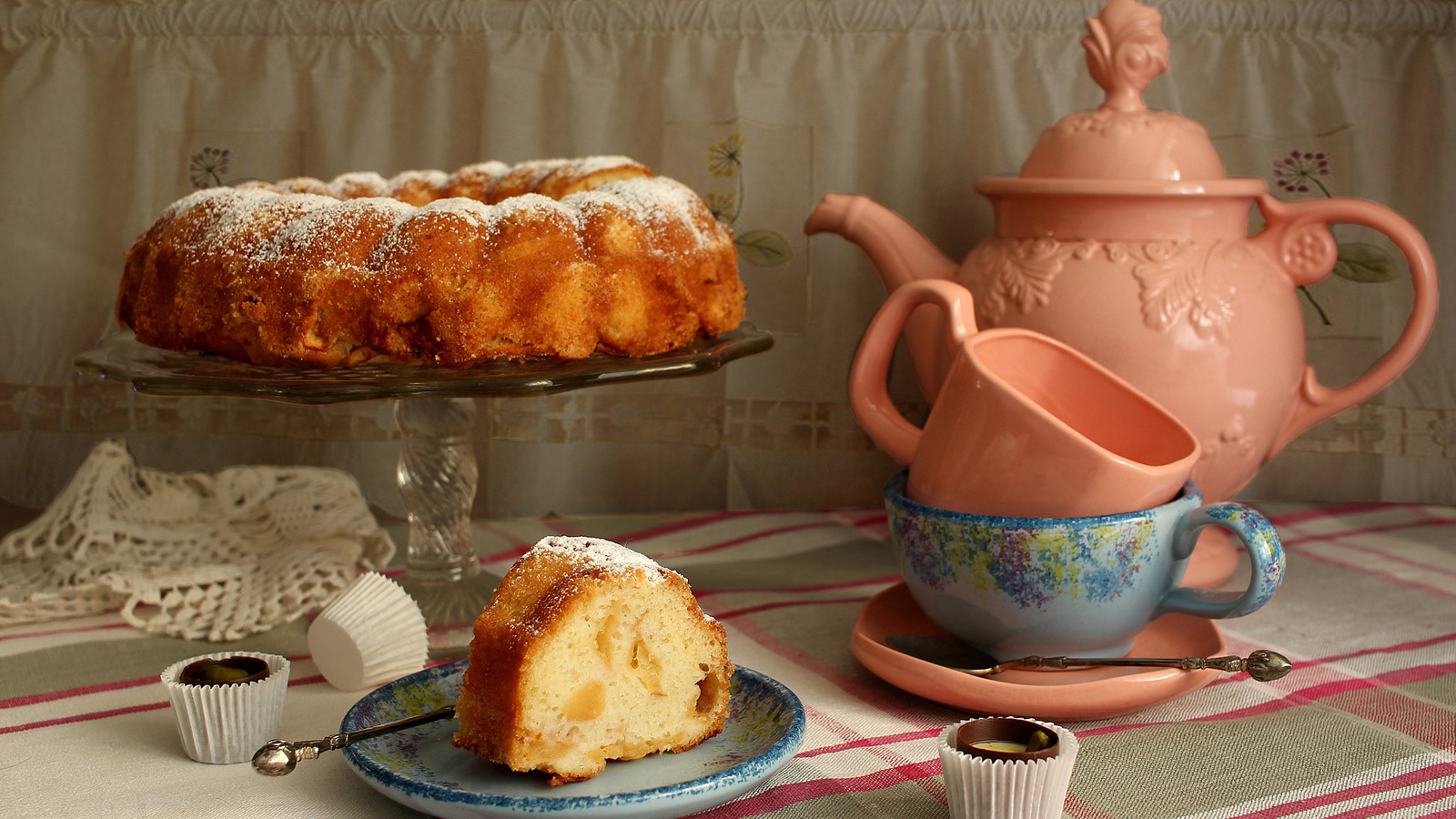 Пирогами кексами и пирожками