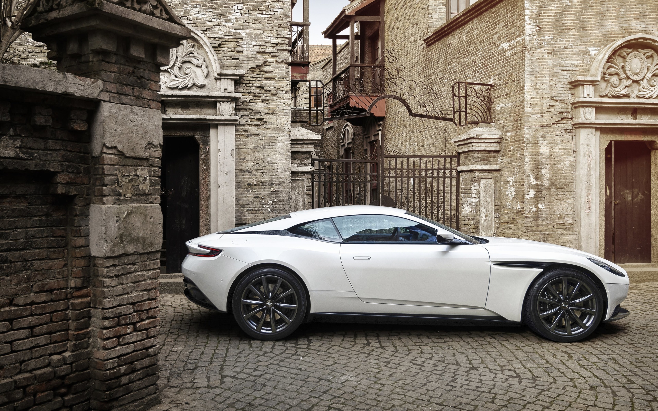 Aston martin db11. Астон Мартин db11. Aston Martin db11 v8. Aston Martin db11 2017. Aston Martin db11 2018.