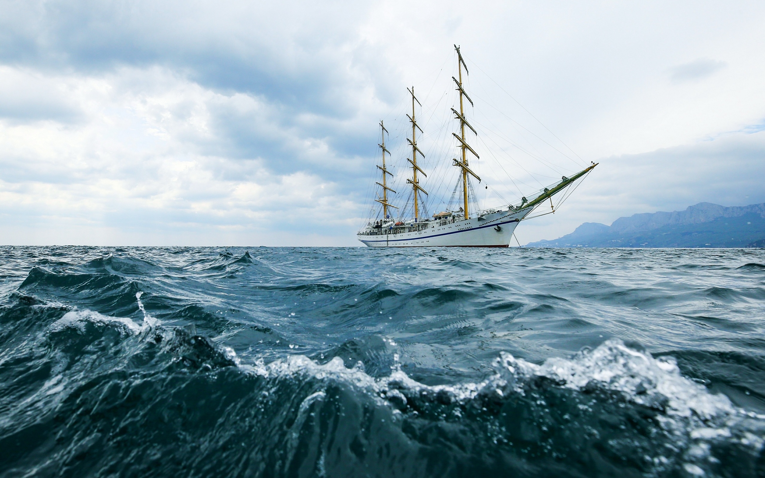 Sailor ship. Крузенштерн парусник. Айвазовский парусник Херсонес. Барк Крузенштерн в шторм. Корабль в море.