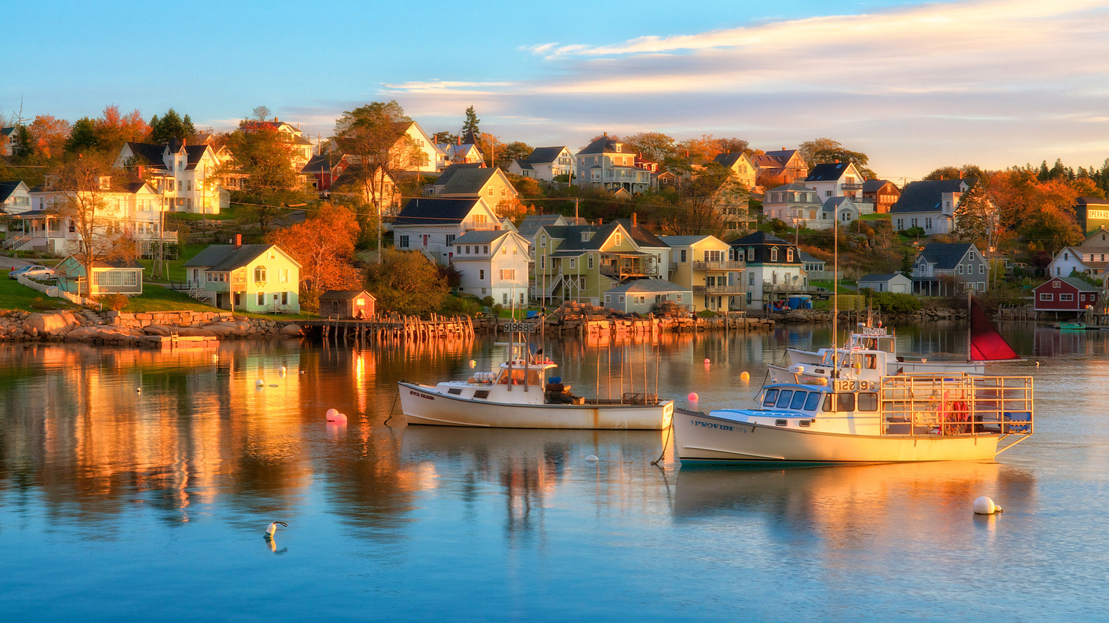 Maine new england. Яхта в деревне. Stonington Maine.