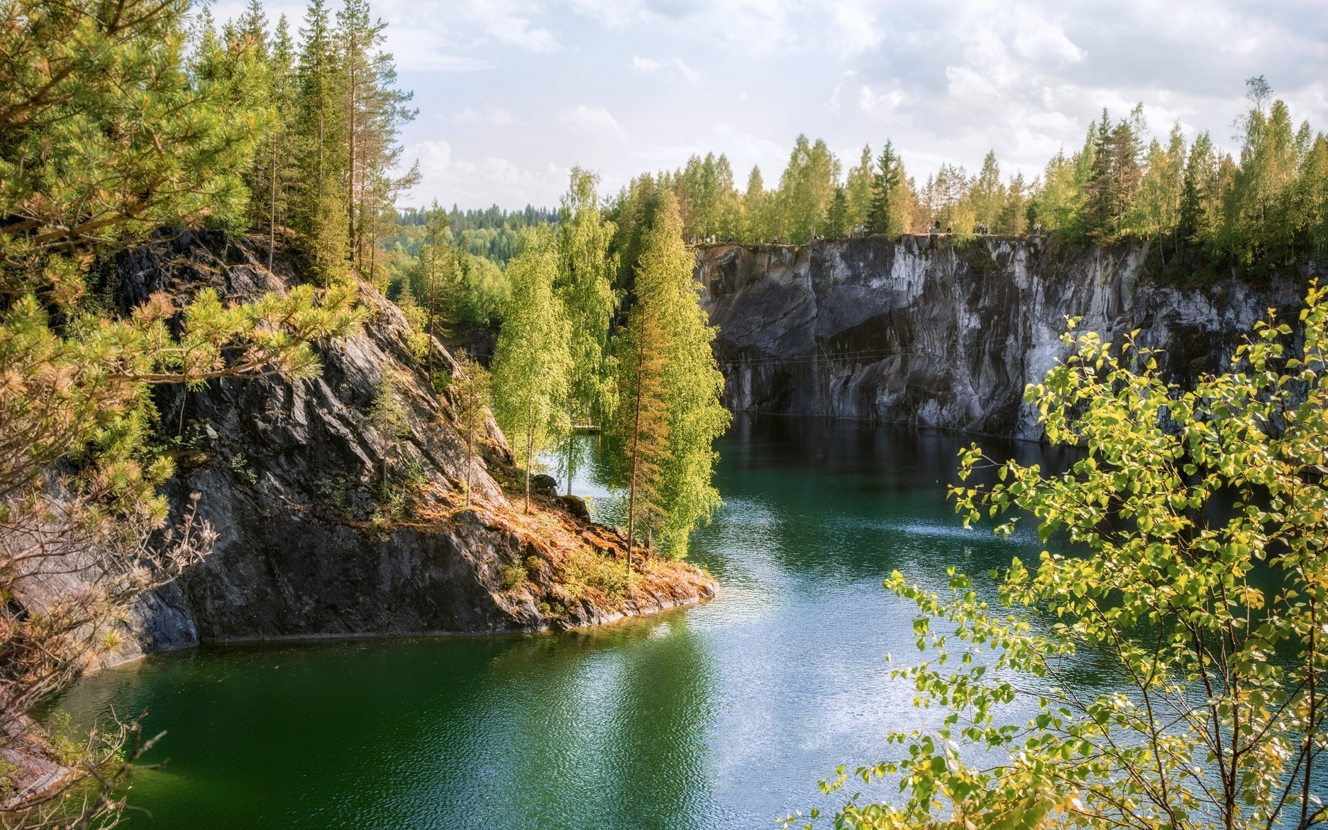 Карельская природа. Мраморное озеро в Карелии. Рускеала. Висячие озера Карелия. Природа Карелии карьер.