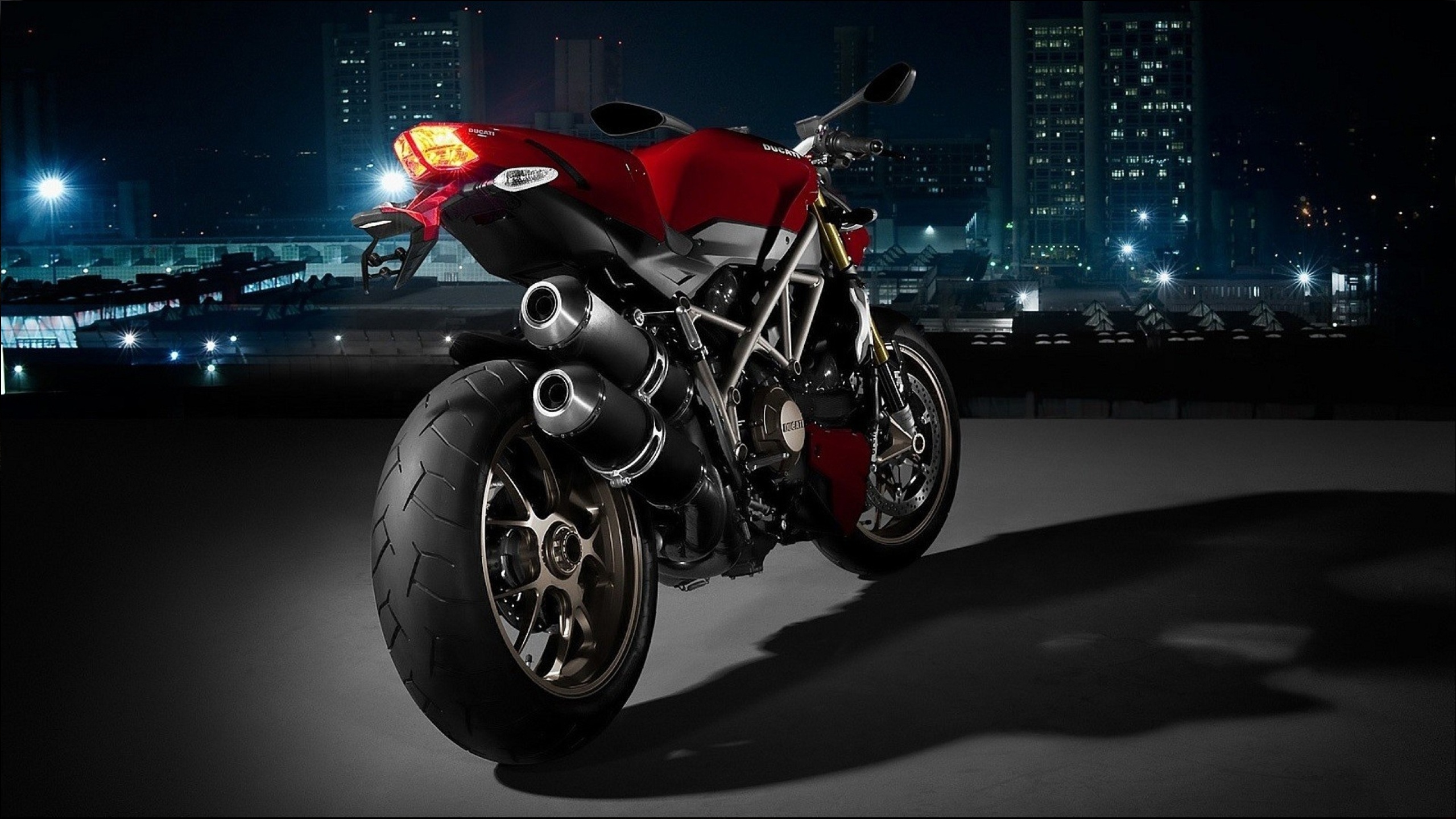 Обои мотоциклы. Ducati Streetfighter. Ducati Streetfighter 2009. Дукати городской мотоцикл. Ducati Streetfighter 800.