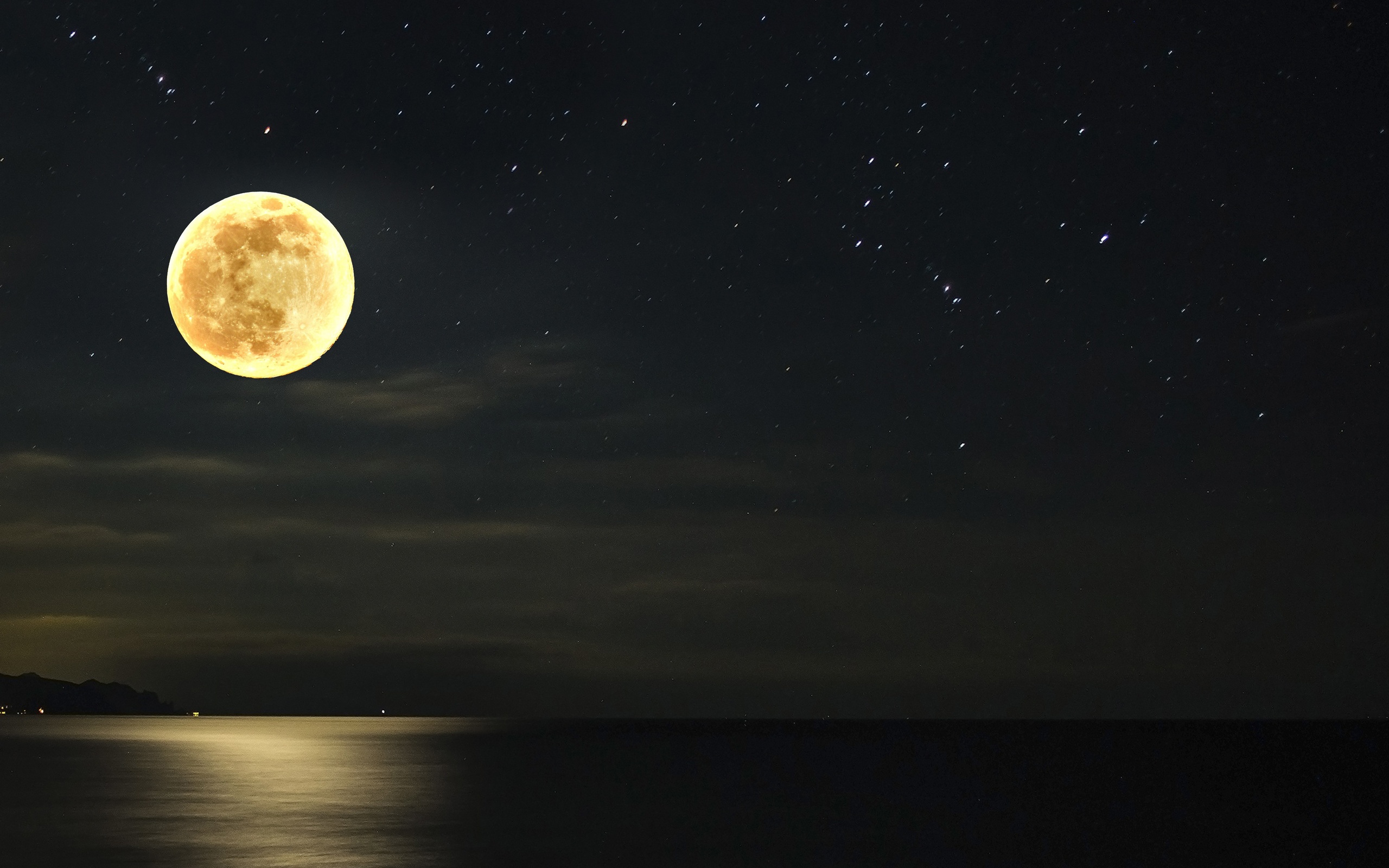 фото луна на ночном небе