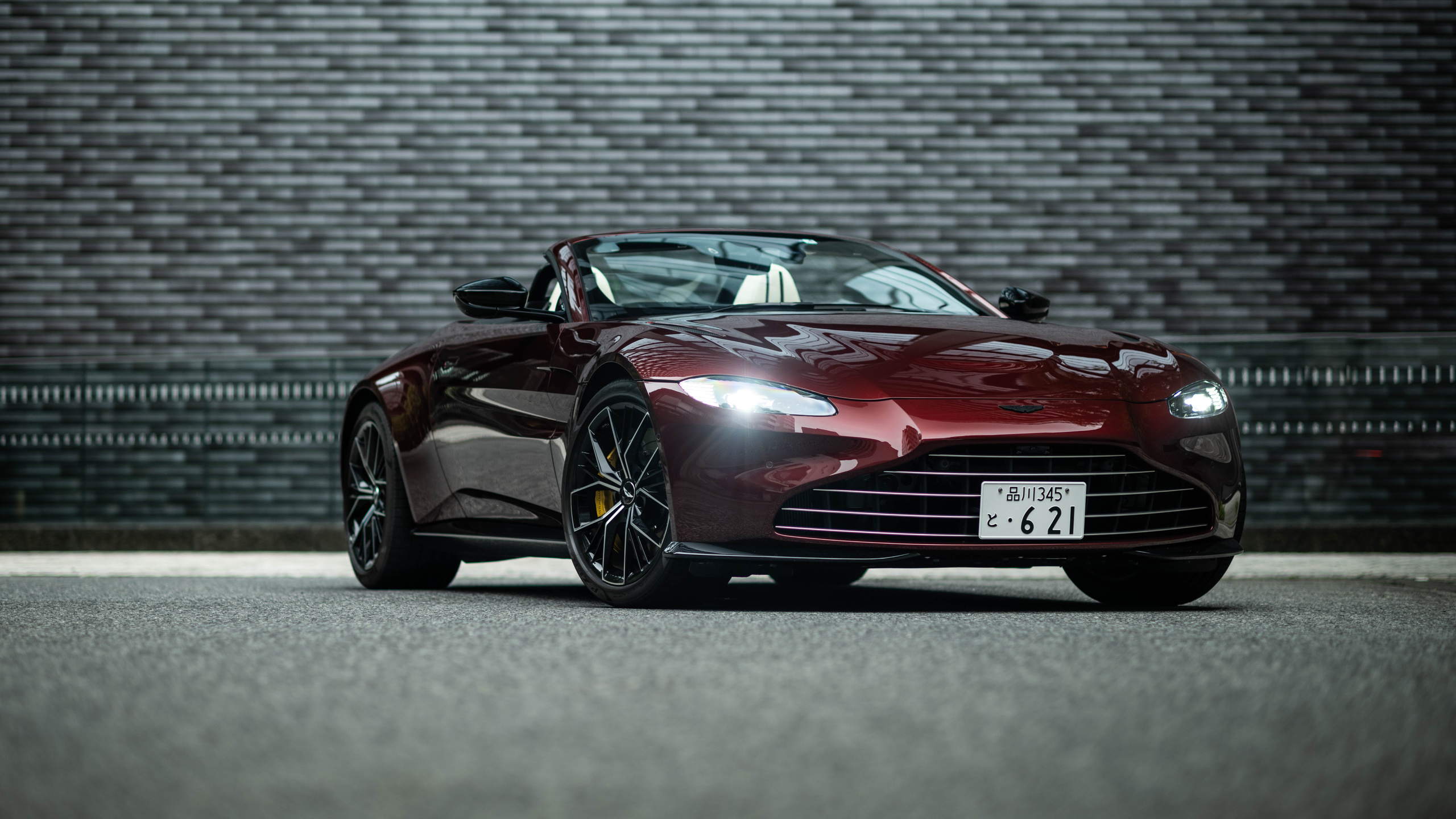 aston martin vantage roadster