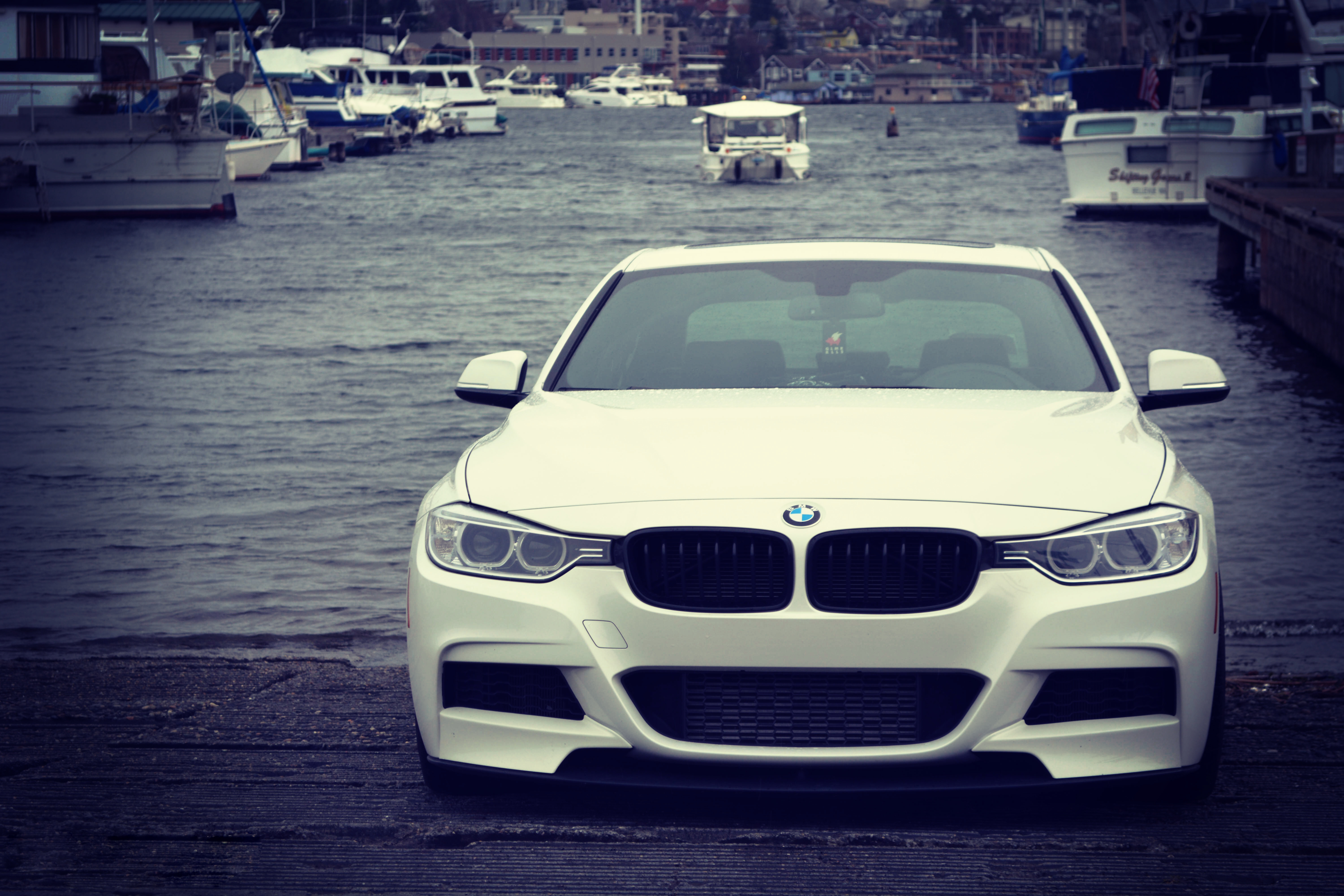 Бмв белая. BMW f30 белая. BMW f30 спереди. F30 BMW iphone. БМВ 30.