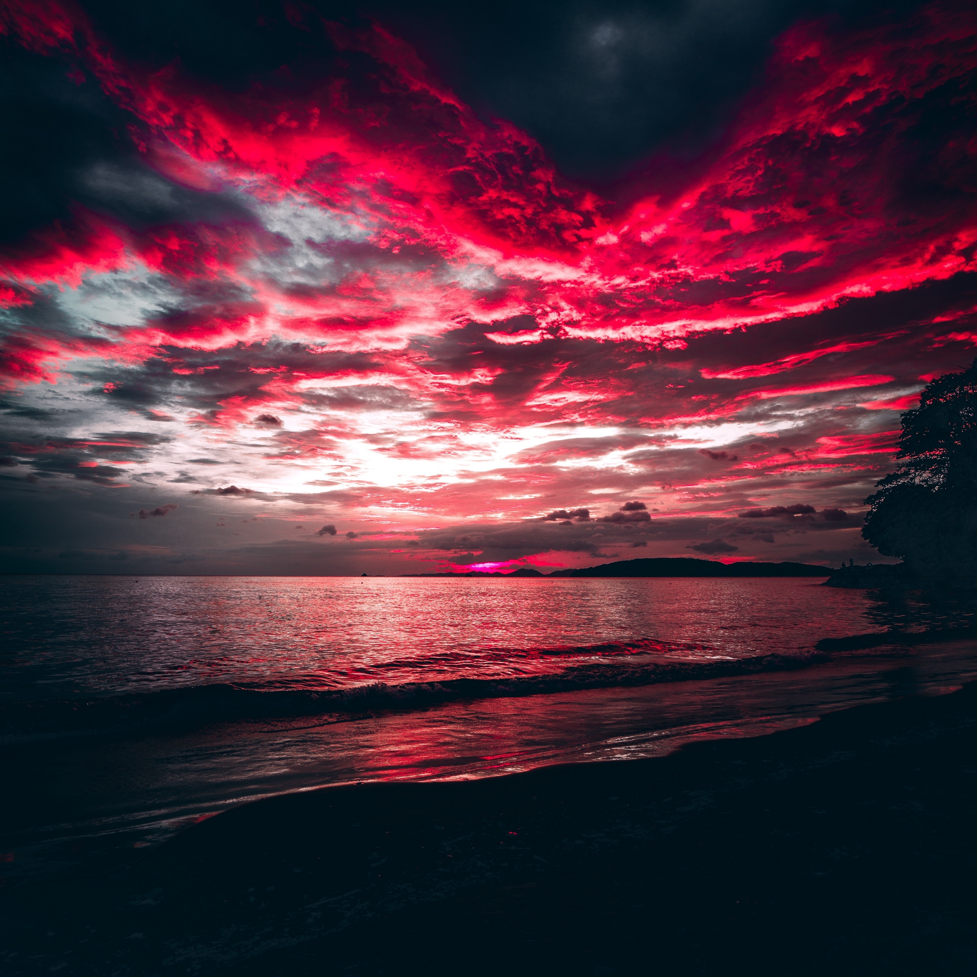 Малиновое небо япония. Красный закат. Розовый закат. Кровавый закат. Рубиновый закат.