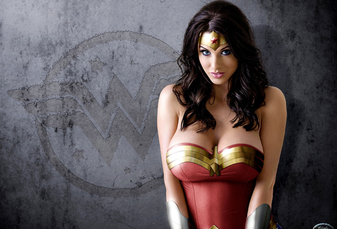 Alice Goodwin, Wonder Woman, Cosplay