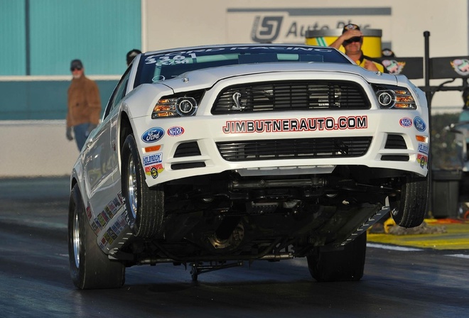 FORD, MUSTANG, FLY OVER THE ROAD