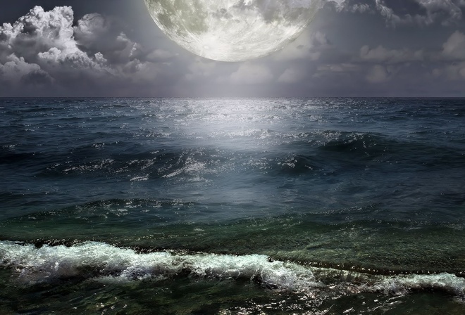 Фон луна и море