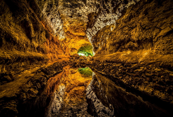 Cueva de los Verdes, , 