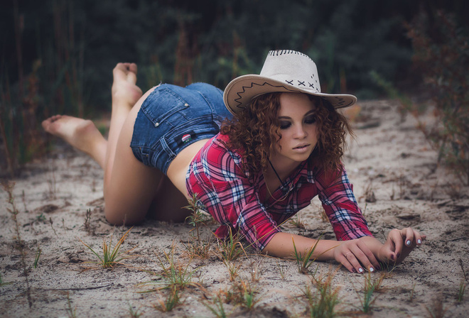 women, model, hat, jean shorts, bent over, ass, legs up, shirt, wavy hair, brunette, painted nails, depth of field