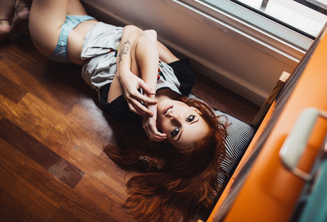 Elisa Rios, women, redhead, lingerie, thong, wooden surfac, eon the floor, looking at viewer, brunette, tattoo, Henrique Cesar, T-shirt