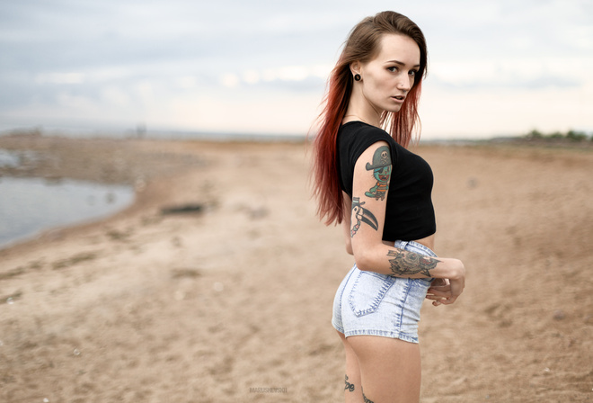 women, portrait, Igor Marushevskii, pierced nose, skinny, tattoos, depth of field, dyed hair, ass, T-shirt, jean shorts, looking at viewer, Julia Tyki