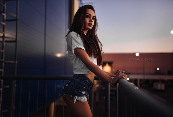 women, ass, t-shirt, looking away, jean shorts, portrait, depth of field, brunette, roman kuevda