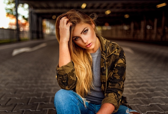 women, sitting, blonde, portrait, pants, torn jeans, hands on head, Miro Hofmann, T-shirt