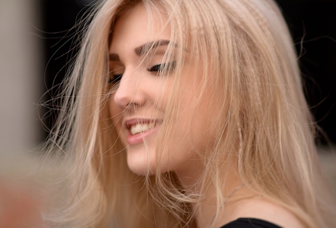 Olia Gedz, women, blonde, face, portrait, smiling, eyeliner, depth of field, hair in face