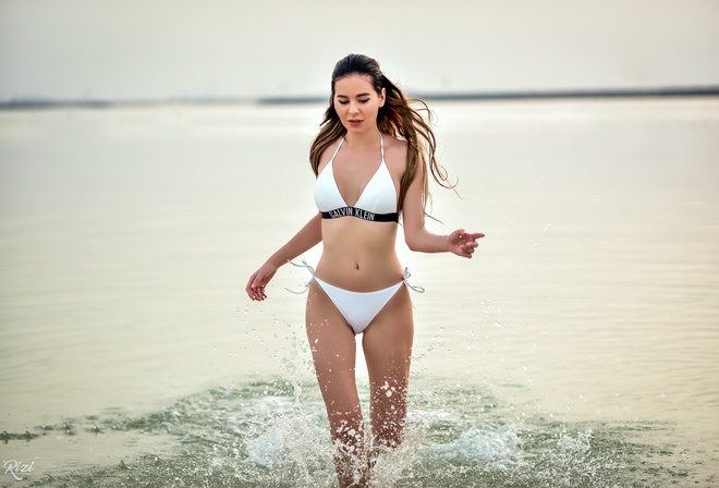 women, white bikini, belly, women outdoors, water, water drops, depth of field, sea, portrait, brunette