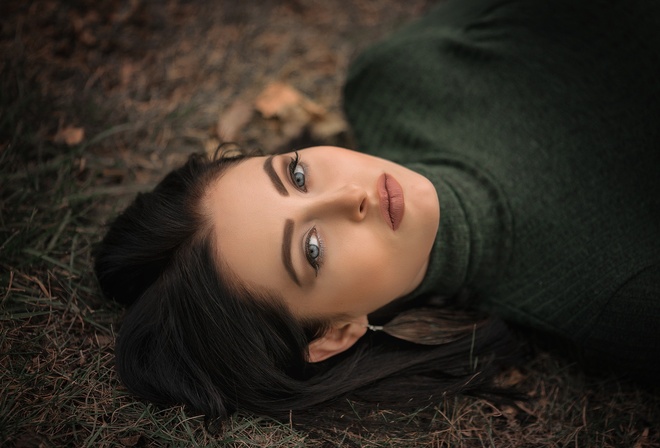 women, portrait, face, women outdoors, depth of field, leaves