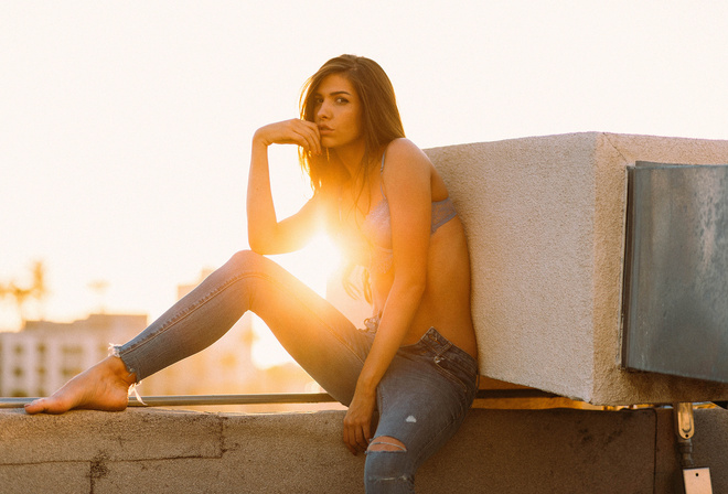 women, portrait, bra, sunset, pants, jeans, brunette, women outdoors, depth of field, rooftops, belly, ribs, torn jean, sitting, pierced navel