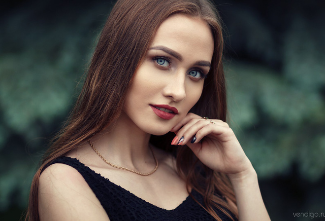 women, blue eyes, portrait, smiling, red lipstick, depth of field