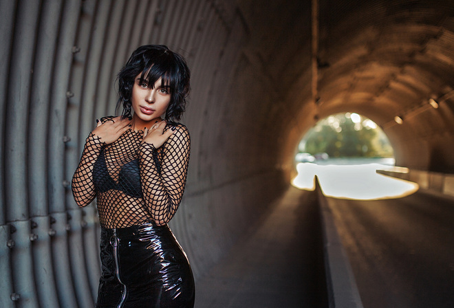 women, portrait, depth of field, bra, black nails, tanned, tunnel