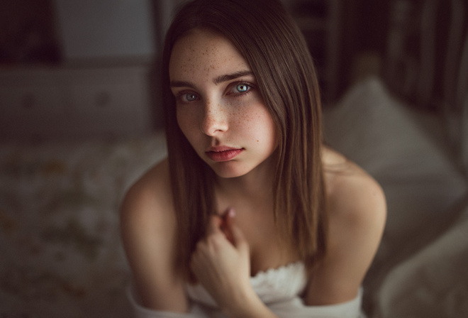 women, portrait, face, freckles, depth of field