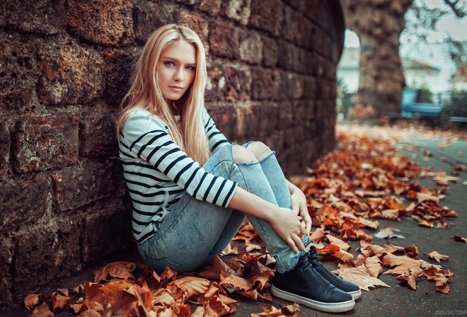 women, blonde, sitting, torn jeans, leaves, depth of field, portrait