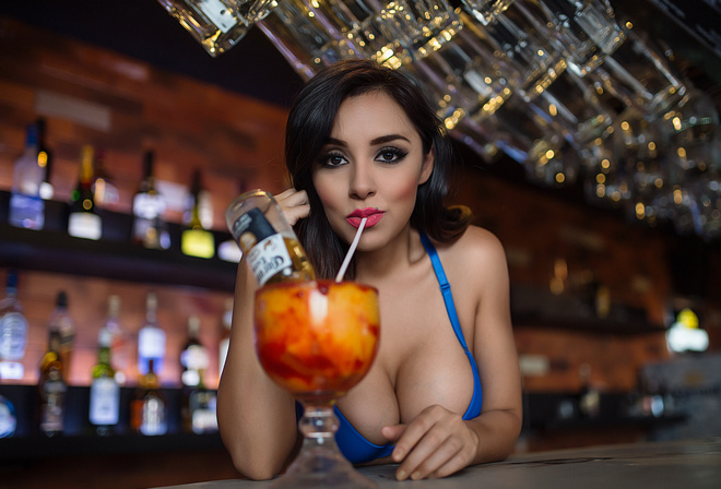 women, Dulce Soltero, drink, blue bras, brunette, bar, Corona, portrait, big boobs, depth of field, bottles, Luis Gaston