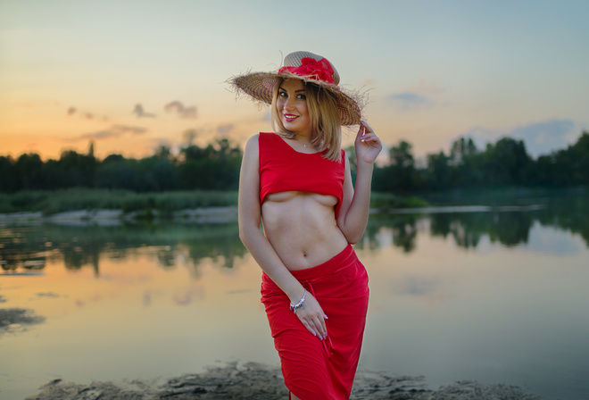 women, blonde, hat, smiling, belly, underboob, boobs, women outdoors, sunset, red lipstick, river, necklace, depth of field, portrait