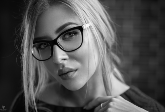 women, monochrome, face, portrait, women with glasses, depth of field