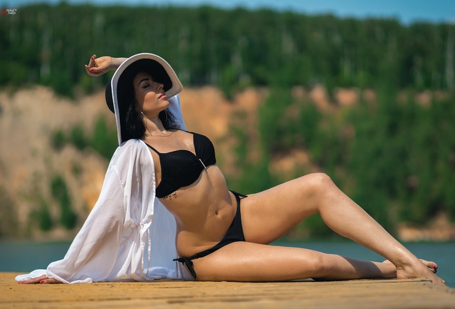 women, tanned, hat, depth of field, black bikinis, sitting, belly, tattoo, red nails, pier, closed eyes, eyeliner, women outdoors, water