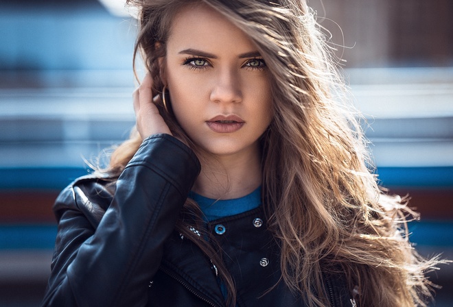 model, Anatoly Oskin, green eyes, t-shirt, open mouth, wavy hair, leather jackets, brunette, photographer, girl, fac