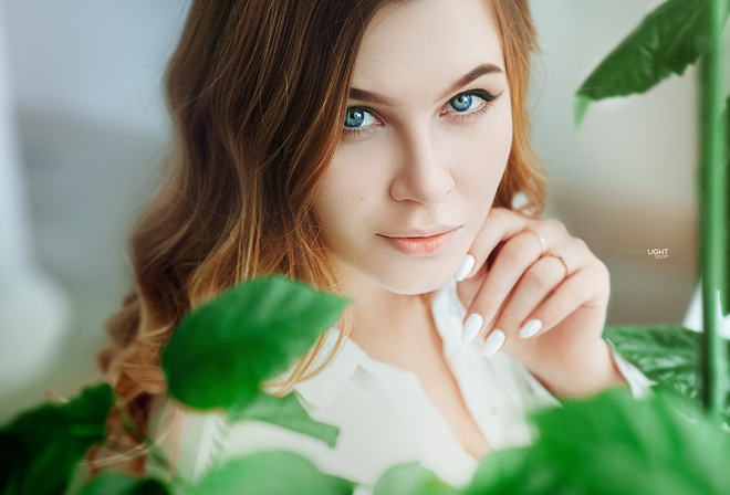 women, blonde, portrait, blue eyes, plants, eyeliner, white nails