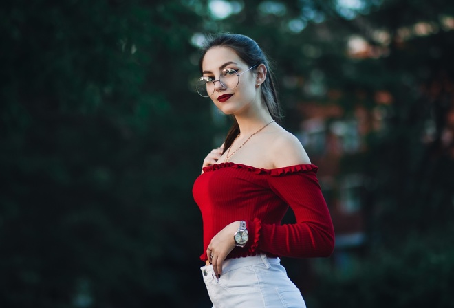 women, portrait, red lipstick, women with glasses, women outdoors, bare shoulders, pants, necklace, smiling, depth of field, black nails, eyeliner